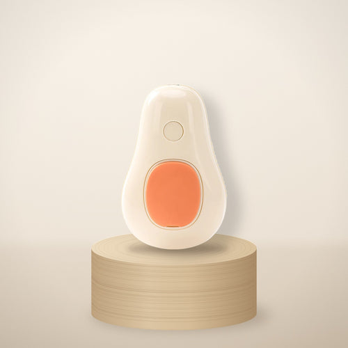 Brosse vapeur pour chat Le Chat Serein, coloris Crème, sur socle en bois